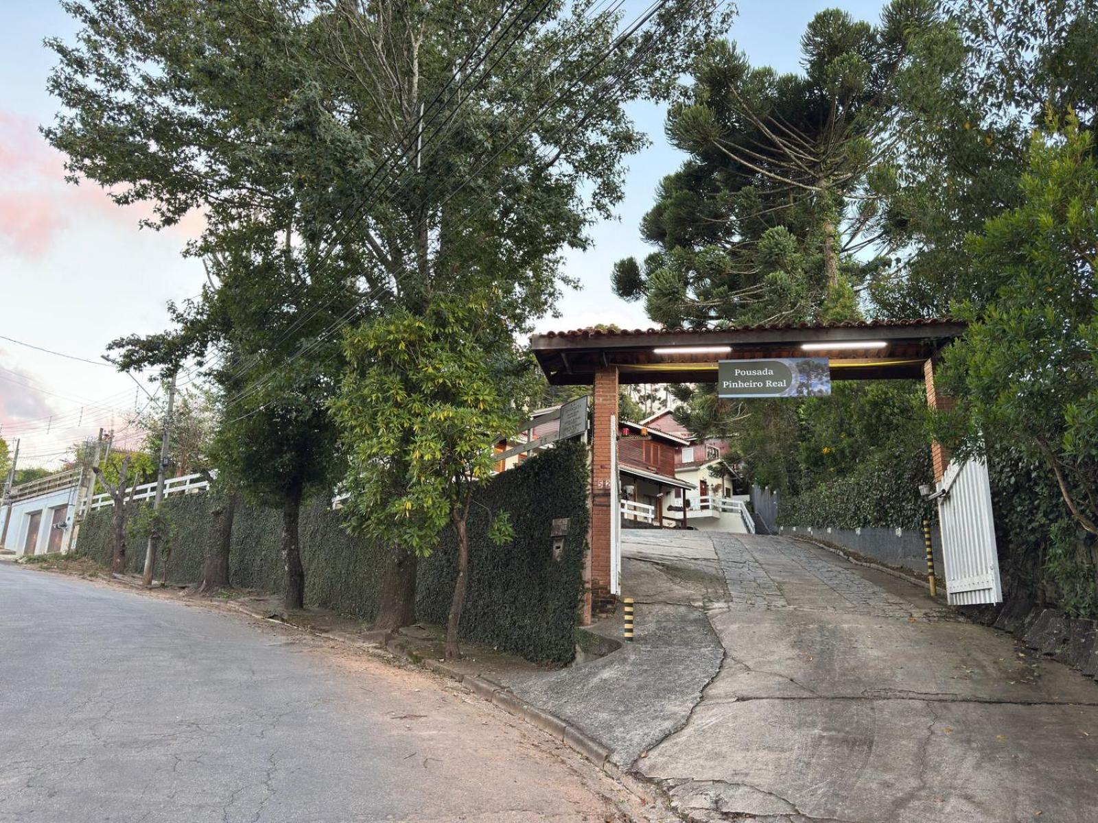 Pousada Pinheiro Real - Aconchego Na Montanha — Fotos 1
